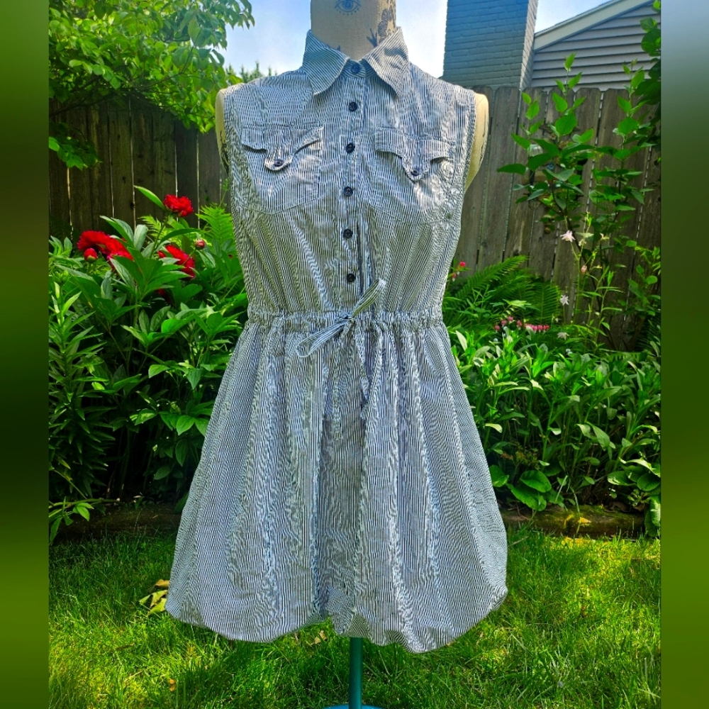 Striped Sleeveless Button-Up Dress With Bible Hem
